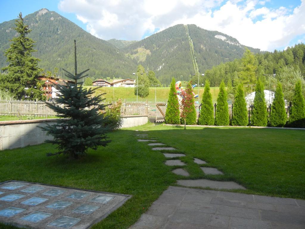 Anna Apartment Pozza di Fassa Exterior foto